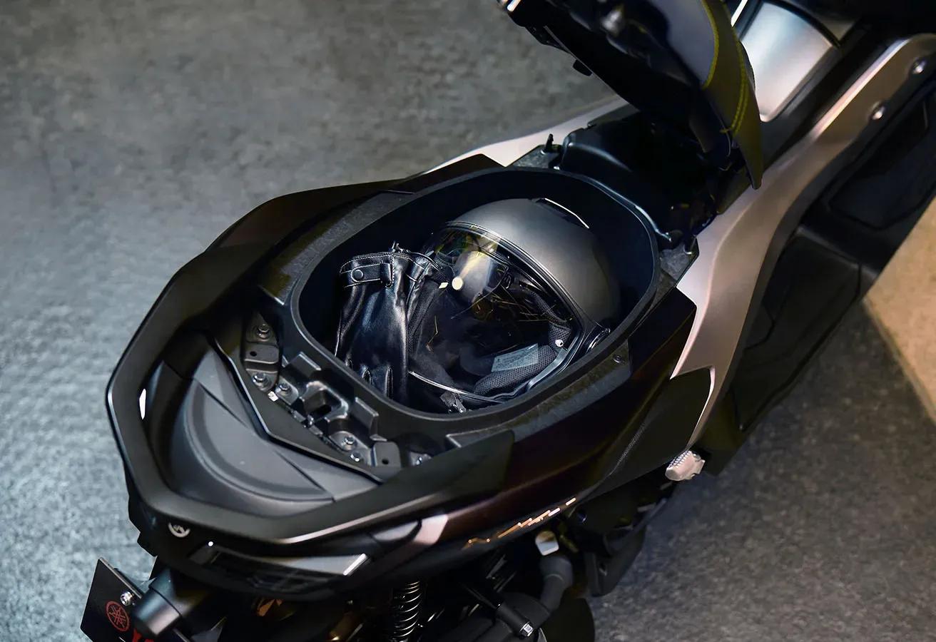 Yamaha NMAX TECH MAX - 6